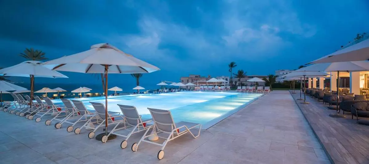 crown plaza muscat pool (Copy).jpg